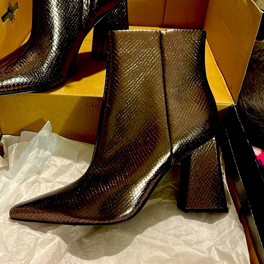 Marc Fisher Kulika Silver 8.5M Boots